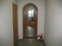 Арочная деревянная дверь из клееного бруса
